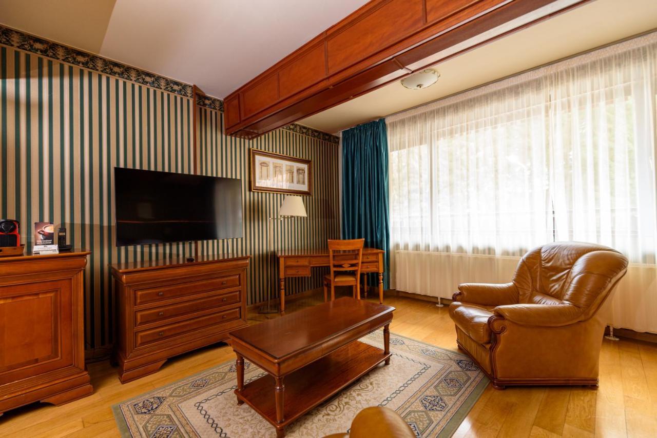 Boutique Hotel Casa Emil ポイアナ・ブラショフ エクステリア 写真