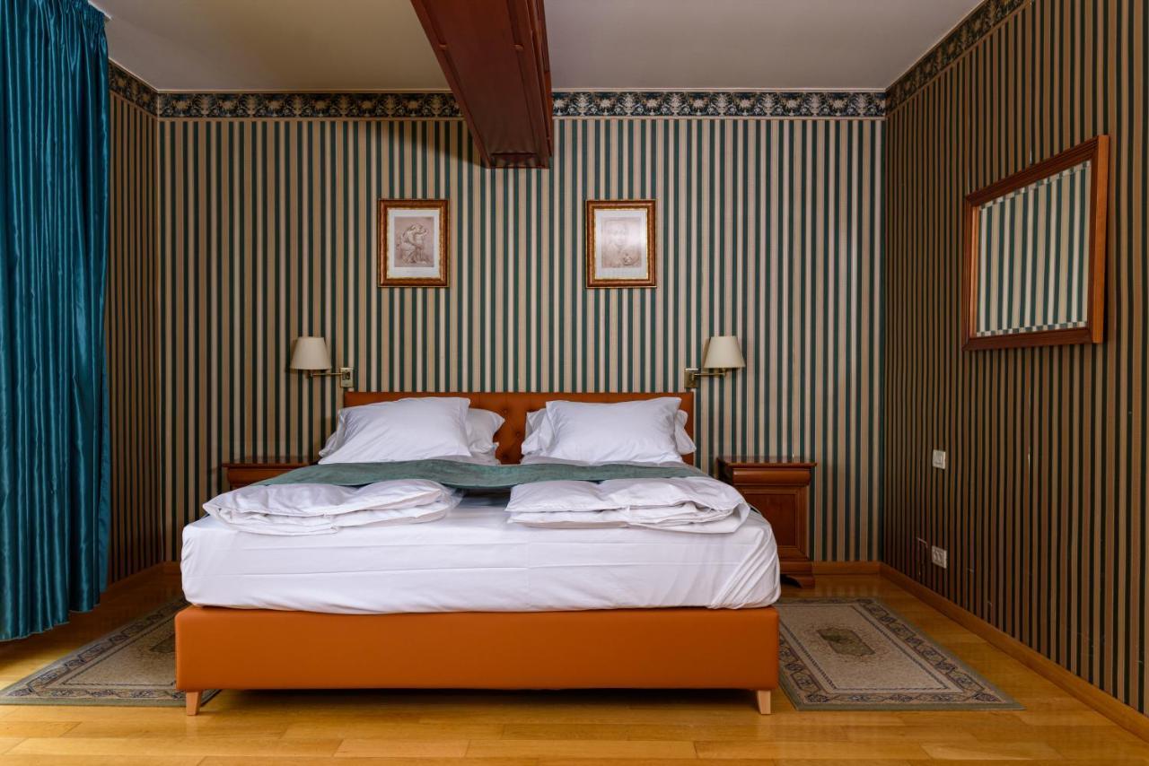 Boutique Hotel Casa Emil ポイアナ・ブラショフ エクステリア 写真