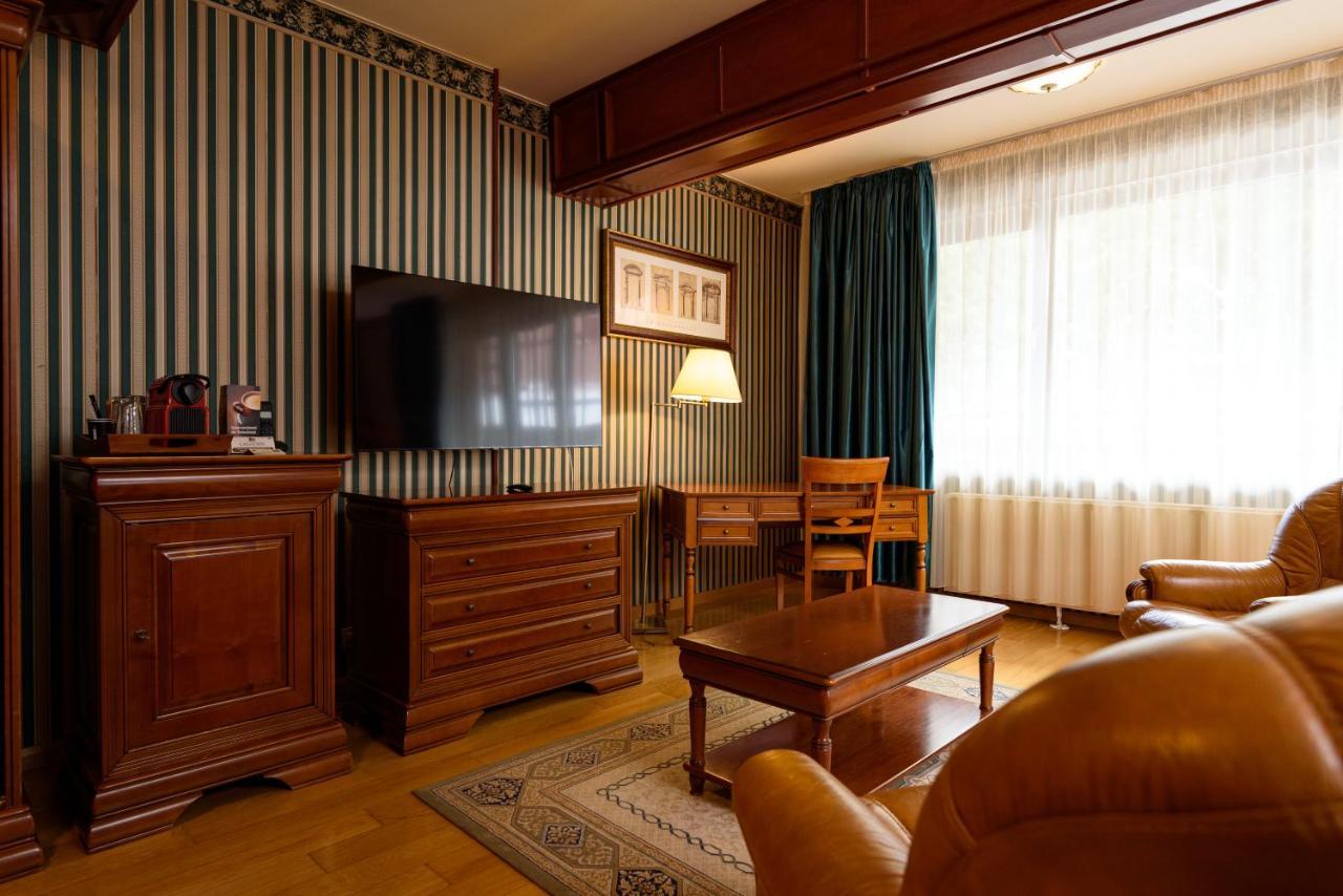Boutique Hotel Casa Emil ポイアナ・ブラショフ エクステリア 写真