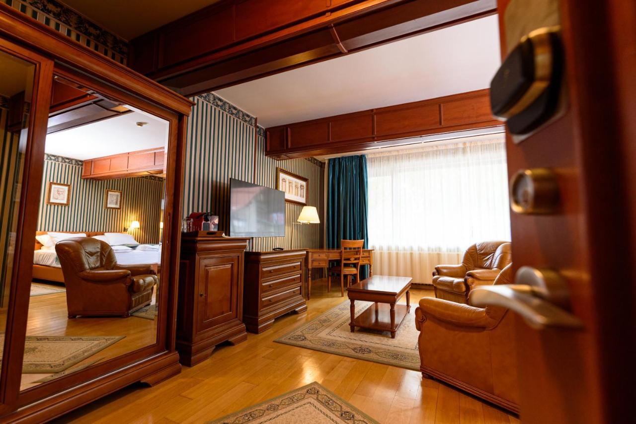 Boutique Hotel Casa Emil ポイアナ・ブラショフ エクステリア 写真