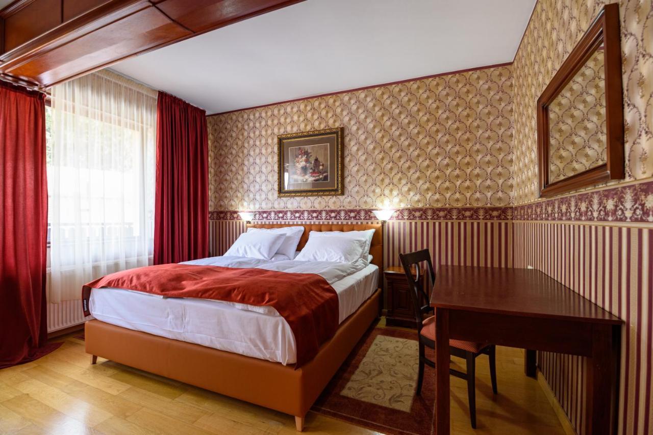 Boutique Hotel Casa Emil ポイアナ・ブラショフ エクステリア 写真