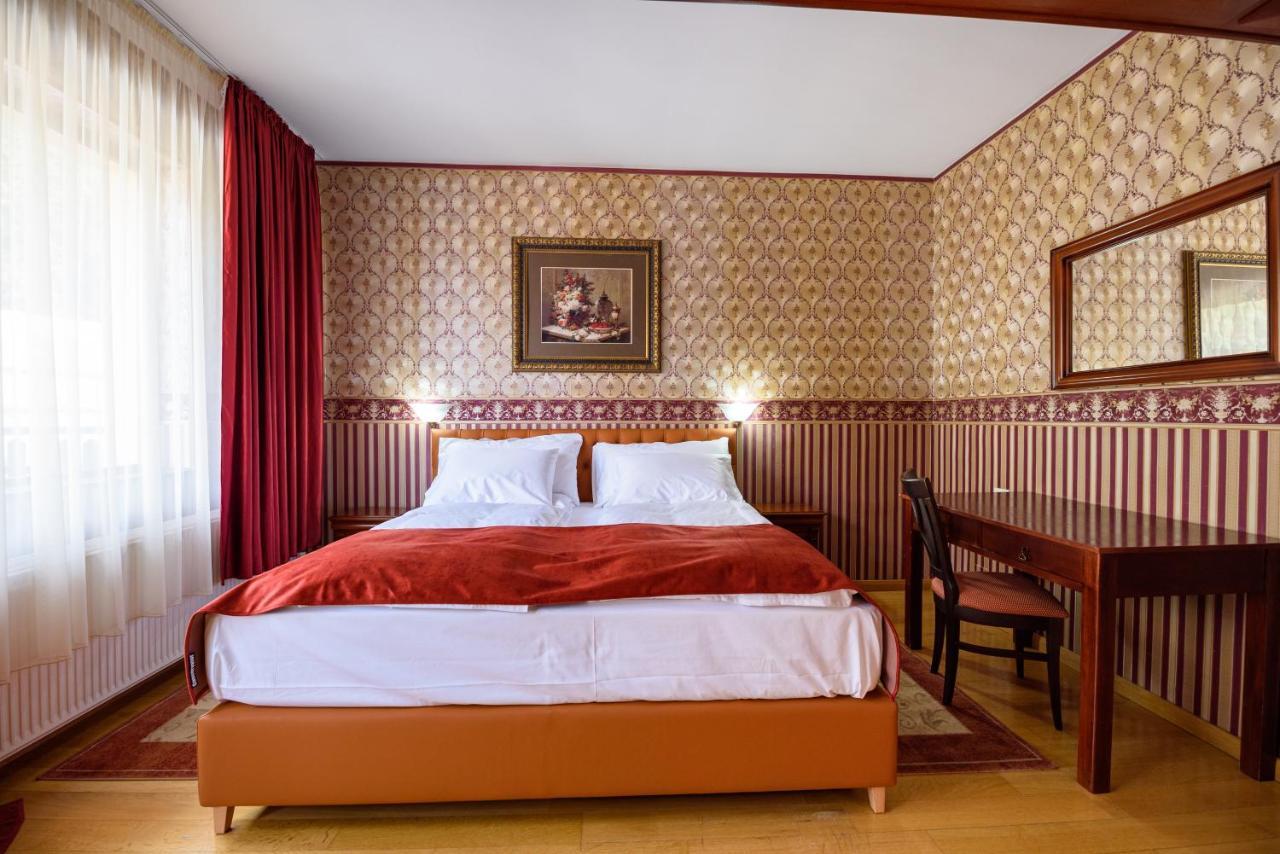 Boutique Hotel Casa Emil ポイアナ・ブラショフ エクステリア 写真